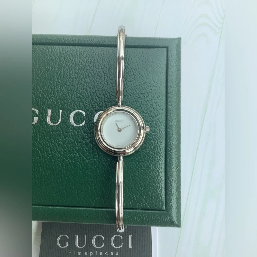 Gucci Silver Bangle Watch with Multicolor Interchangeable Bezels 💛🤍❤️